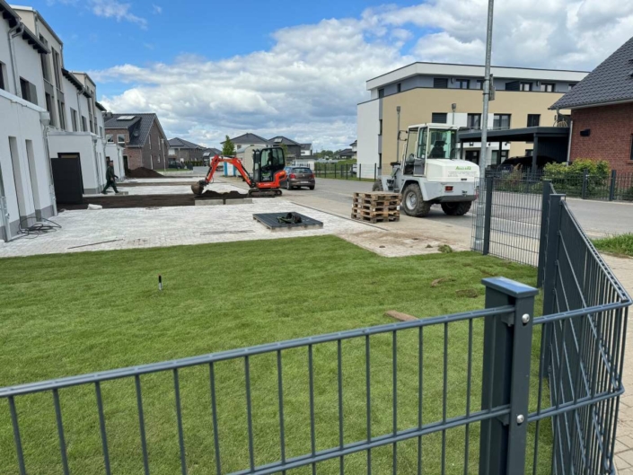 ABAZI BAU Gifhorn _ Rollrasen verlegen ABAZI BAU Gifhorn _ Rollrasen verlegen